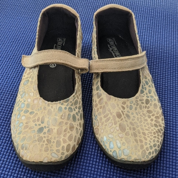 arcopedico mary jane shoes